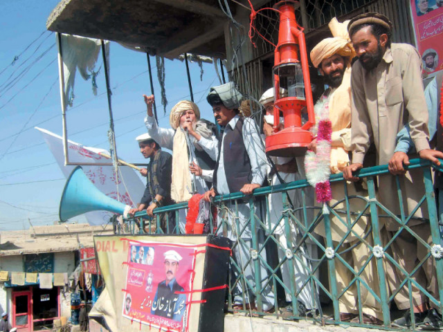 nisar lala speaks at a rally in wana s rustum bazaar photo express