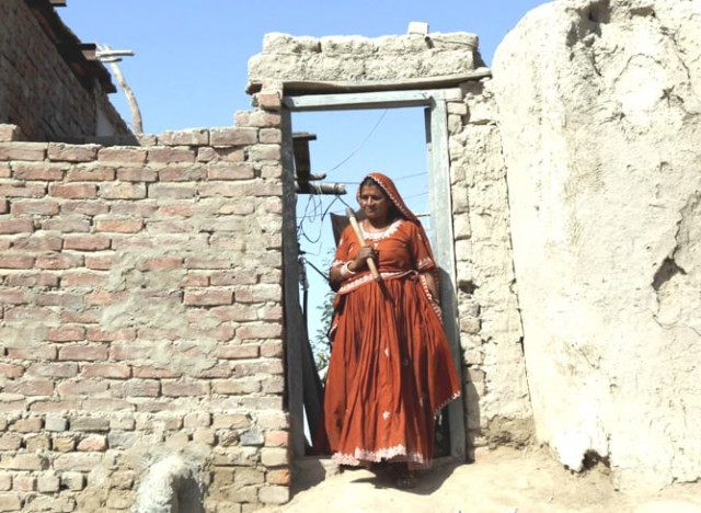 veero kolhi a freed bonded labourer turned election candidate carries a digger on her shoulder as she walks out of her home to work in field on the outskirts of the city of hyderabad in pakistan 039 s sindh province photo reuters veero kolhi a freed bonded labourer turned election candidate carries a digger on her shoulder as she walks out of her home to work in field on the outskirts of the city of hyderabad in pakistan 039 s sindh province photo reuters