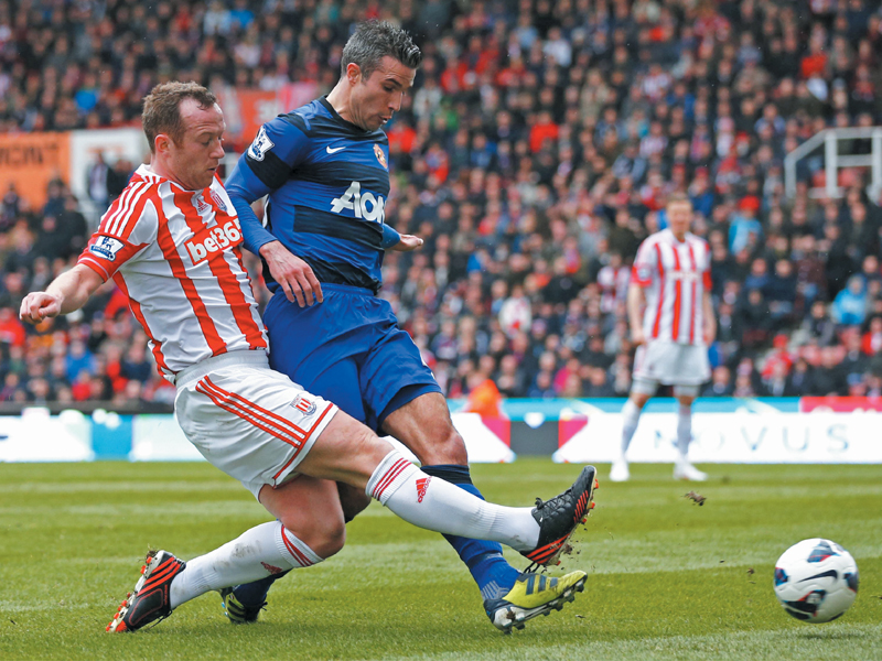 manchester united striker van persie ended his 10 match goal scoring drought after he put one past the stoke defence yesterday photo reuters