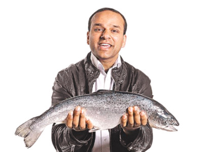 one pound fish man working on pml n s election song