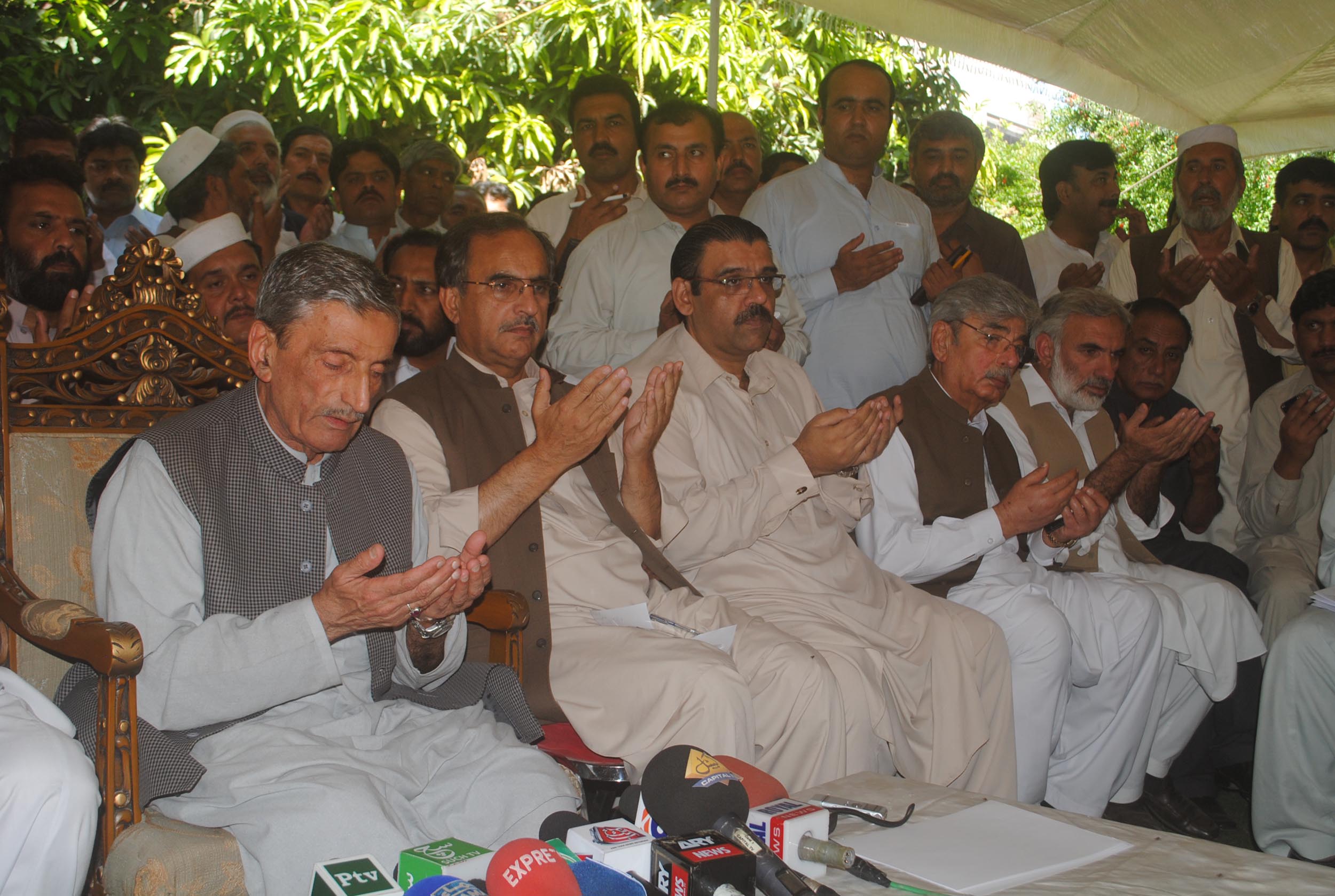 ghulam ahmad bilour along with other anp leaders offer prayers at bilour house prior to a news conference for the departed souls of tuesday blast at the party corner meeting photo muhammad iqbal express tribune