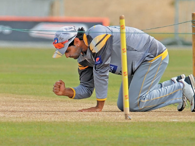 the earlier start to proceedings and the correct call at the coin toss gave sngpl a huge advantage with hafeez striking an excellent 62 to help his side beat hbl on tuesday photo file afp the earlier start to proceedings and the correct call at the coin toss gave sngpl a huge advantage with hafeez striking an excellent 62 to help his side beat hbl on tuesday photo file afp