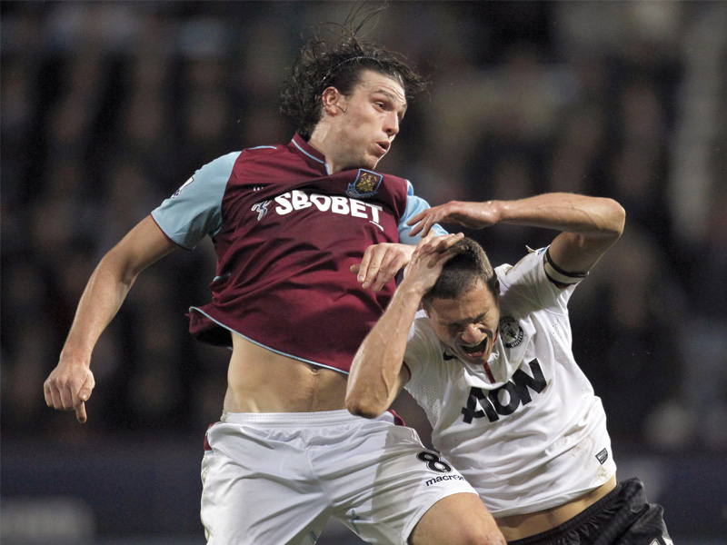 ferguson was angered by the referee s decision for not showing a red card to west ham s carroll for his aggressive tackle photo afp