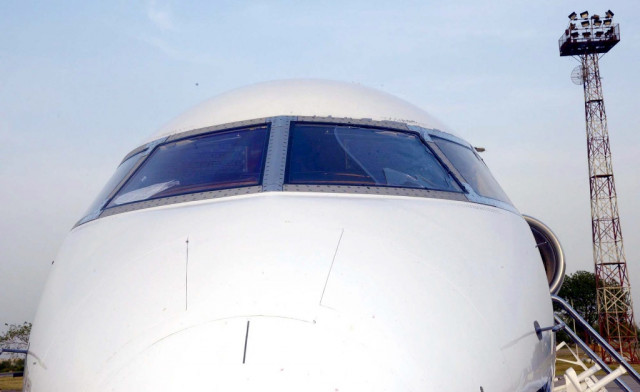 windscreen of nawaz sharif 039 s aircraft cracked mid air photo ppi windscreen of nawaz sharif 039 s aircraft cracked mid air photo ppi