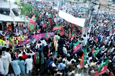 chaos ensues after pti office opens in pindi chaos ensues after pti office opens in pindi