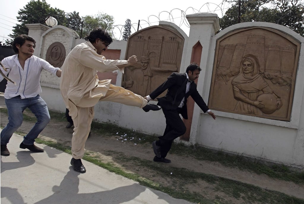 a supporter of former president pervez musharraf kicks an quot anti musharraf quot lawyer during musharraf 039 s hearing at an anti terrorism court atc in rawalpindi april 23 2013 photo reuters