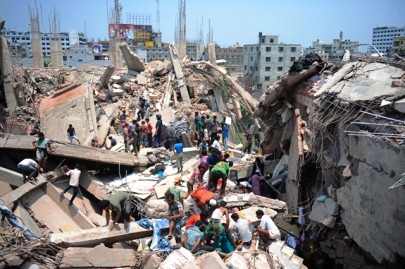 bangladesh factory building collapse kills nearly 100