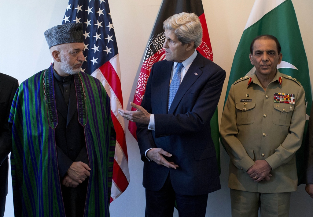 us secretary of state john kerry centre meets with afghan president hamid karzai left and pakistani army chief gen asfhaq parvez kayani on april 24 2013 in brussels photo afp