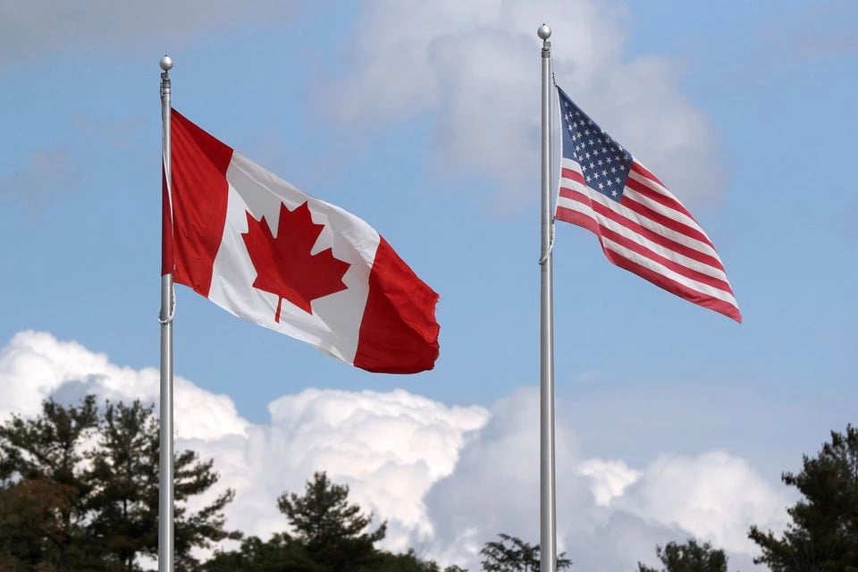 a u s and a canadian flag flutter at the canada united states border crossing at the thousand islands bridge which remains closed to non essential traffic to combat the spread of the coronavirus disease covid 19 in lansdowne ontario canada september 28 2020 photo reuters