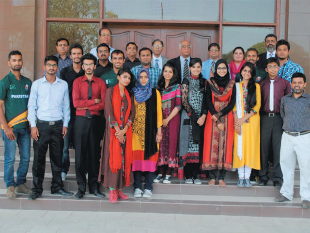 members of the winning team seen with the vice chancellor photo express members of the winning team seen with the vice chancellor photo express