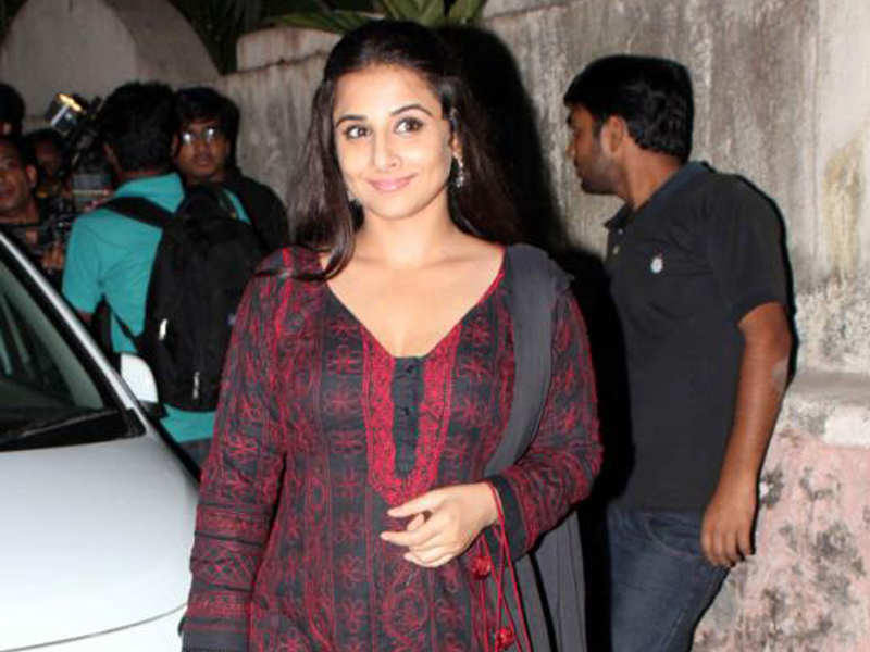 it seems like vidya is still suffering from the no stylist disease