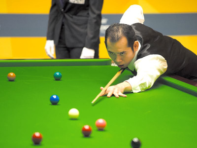 world snooker championship joke s on poomjaeng as thai star bows out