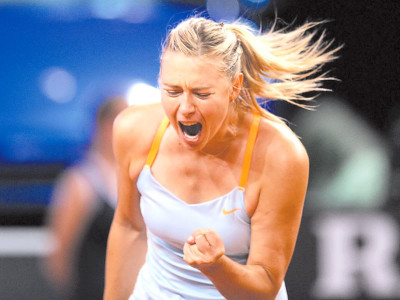sharapova holds on to reach stuttgart final
