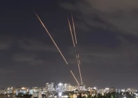 iran fires missile barrage at israel