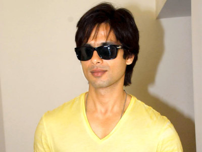shahid escapes serious injury in fire