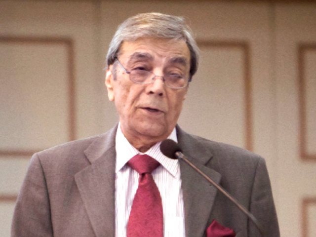 zia mohyeddin s session was filled to the brim with people from all age groups photo myra iqbal express zia mohyeddin s session was filled to the brim with people from all age groups photo myra iqbal express