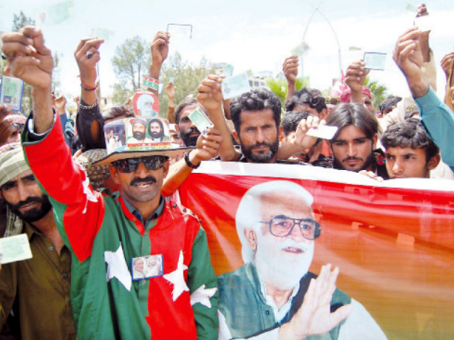 protesters hold up their banners and show their cnics photo muhammad javaid express protesters hold up their banners and show their cnics photo muhammad javaid express
