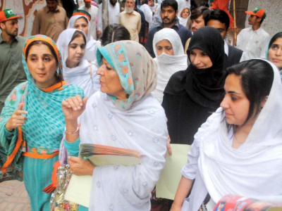 home stretch imran khan s sisters join election campaign