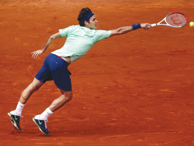 federer cruises past stepanek in madrid