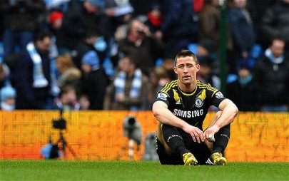 english premier league gary cahill challenges chelsea