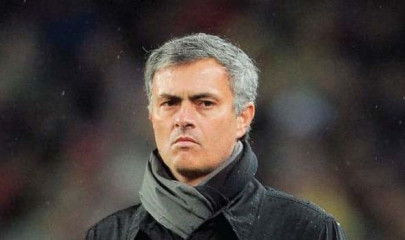 mourinho congratulates barca on title win