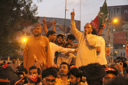 pti 039 s candidate from na 250 dr arif alvi addressing the protest rally photo ayesha mir