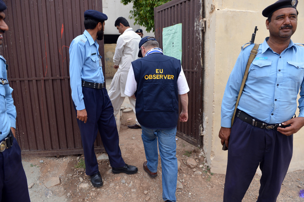 over 140 eu observers scrutinised polling counting and the compilation of results covering in total 679 polling stations in 140 constituencies