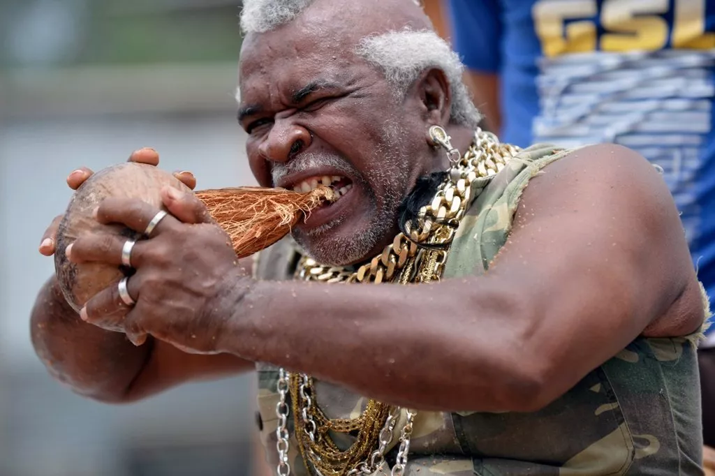 panamanian andres gardin 64 popularly known as quot coconut peeler quot quot wari wari quot or quot mister t quot performs in a public exhibition in rio alejandro about 85 km north of panama city on may 10 2013 photo afp panamanian andres gardin 64 popularly known as quot coconut peeler quot quot wari wari quot or quot mister t quot performs in a public exhibition in rio alejandro about 85 km north of panama city on may 10 2013 photo afp
