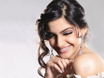 sonam kapoor loves the glamorous life sonam kapoor loves the glamorous life