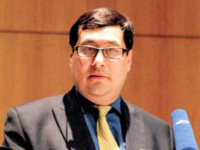 lums vice chancellor to step down