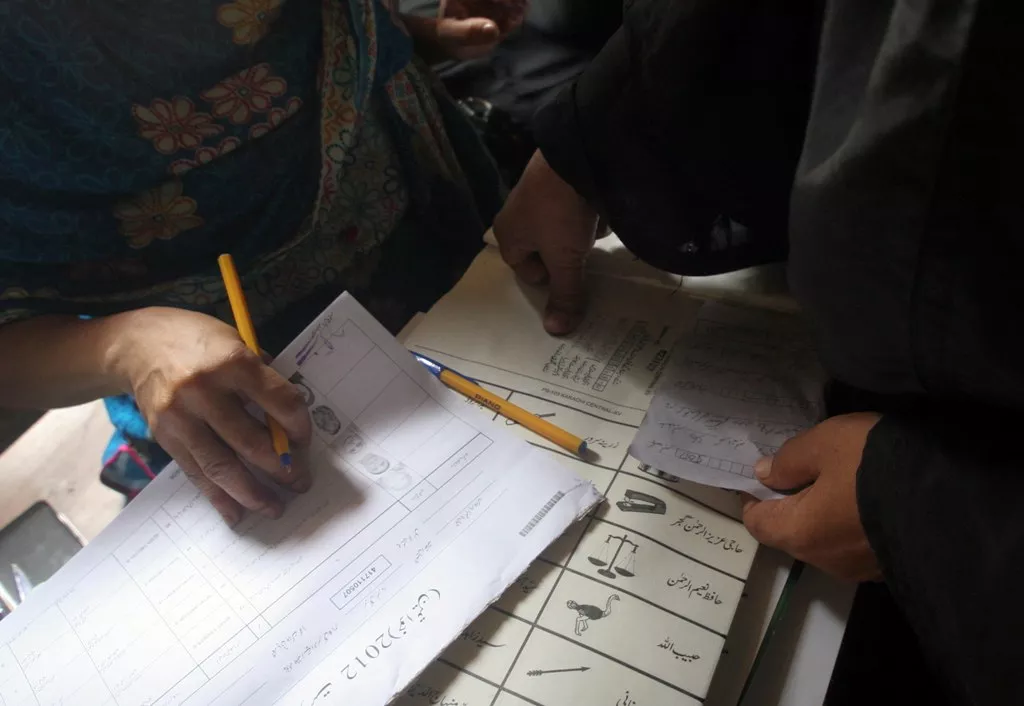 re polling will be conducted in 43 polling stations of na 250 photo athar khan express re polling will be conducted in 43 polling stations of na 250 photo athar khan express