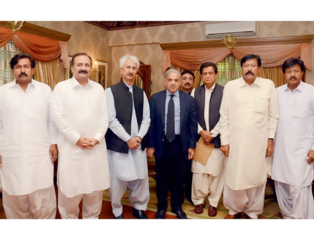 pml n leader shahbaz sharif with sherazi brothers at his residence in lahore photo inp pml n leader shahbaz sharif with sherazi brothers at his residence in lahore photo inp