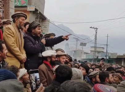 tensions mount in g b ahead of vote tensions mount in g b ahead of vote