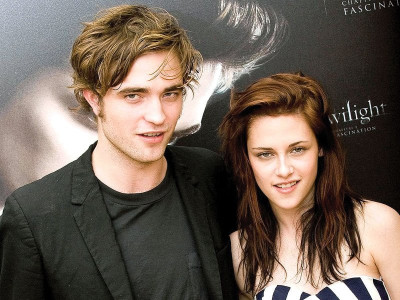 robsten may be over but they re living together for the dogs robsten may be over but they re living together for the dogs