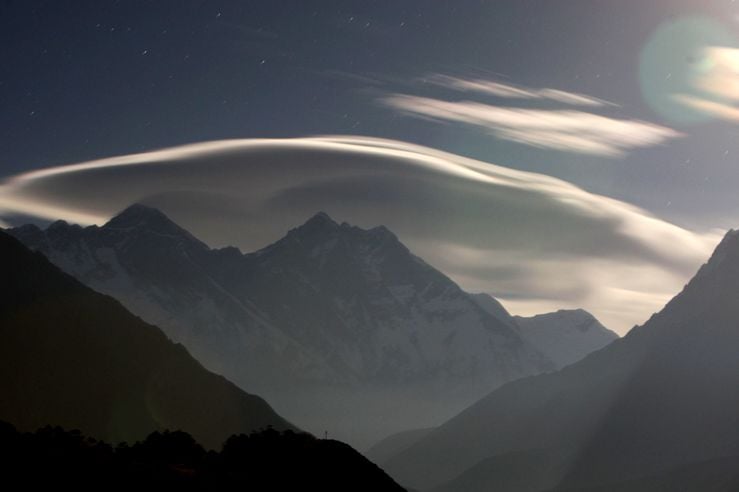 a night view of the mount everest range seen from shyangboche some 140 km 87 miles northeast of kathmandu photo afp file