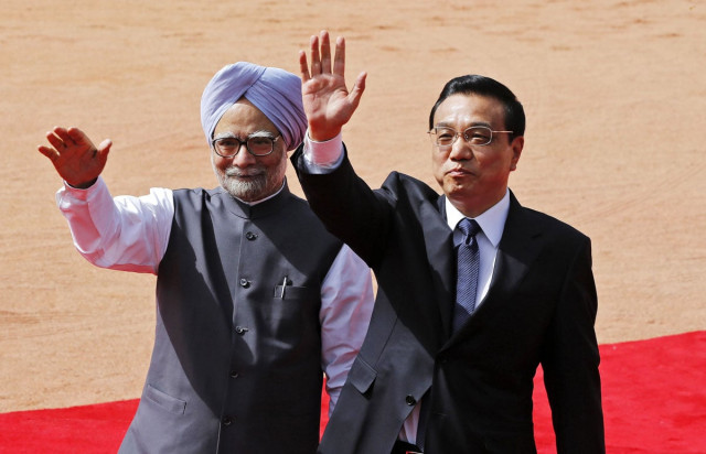 chinese premier li keqiang r and india 039 s prime minister manmohan singh l wave towards the media during li 039 s ceremonial reception at the forecourt of india 039 s presidential palace rashtrapati bhavan in new delhi photo reuters chinese premier li keqiang r and india 039 s prime minister manmohan singh l wave towards the media during li 039 s ceremonial reception at the forecourt of india 039 s presidential palace rashtrapati bhavan in new delhi photo reuters