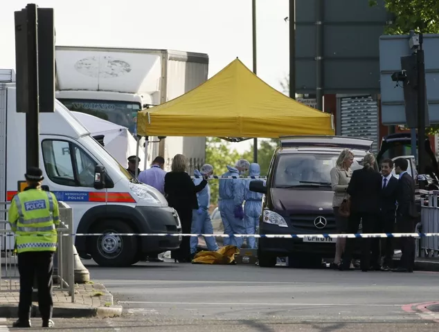 police forensics officers investigate a crime scene where one man was killed in woolwich southeast london may 22 2013 photo afp police forensics officers investigate a crime scene where one man was killed in woolwich southeast london may 22 2013 photo afp