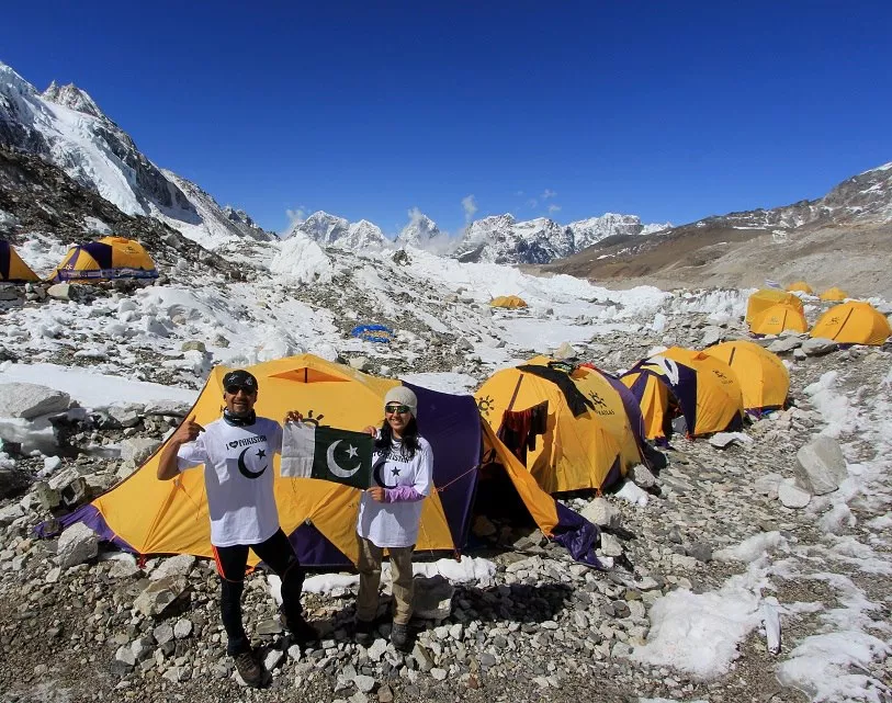 samina and her brother completed their trek up mount everest photo theyouthrepublic com samina and her brother completed their trek up mount everest photo theyouthrepublic com