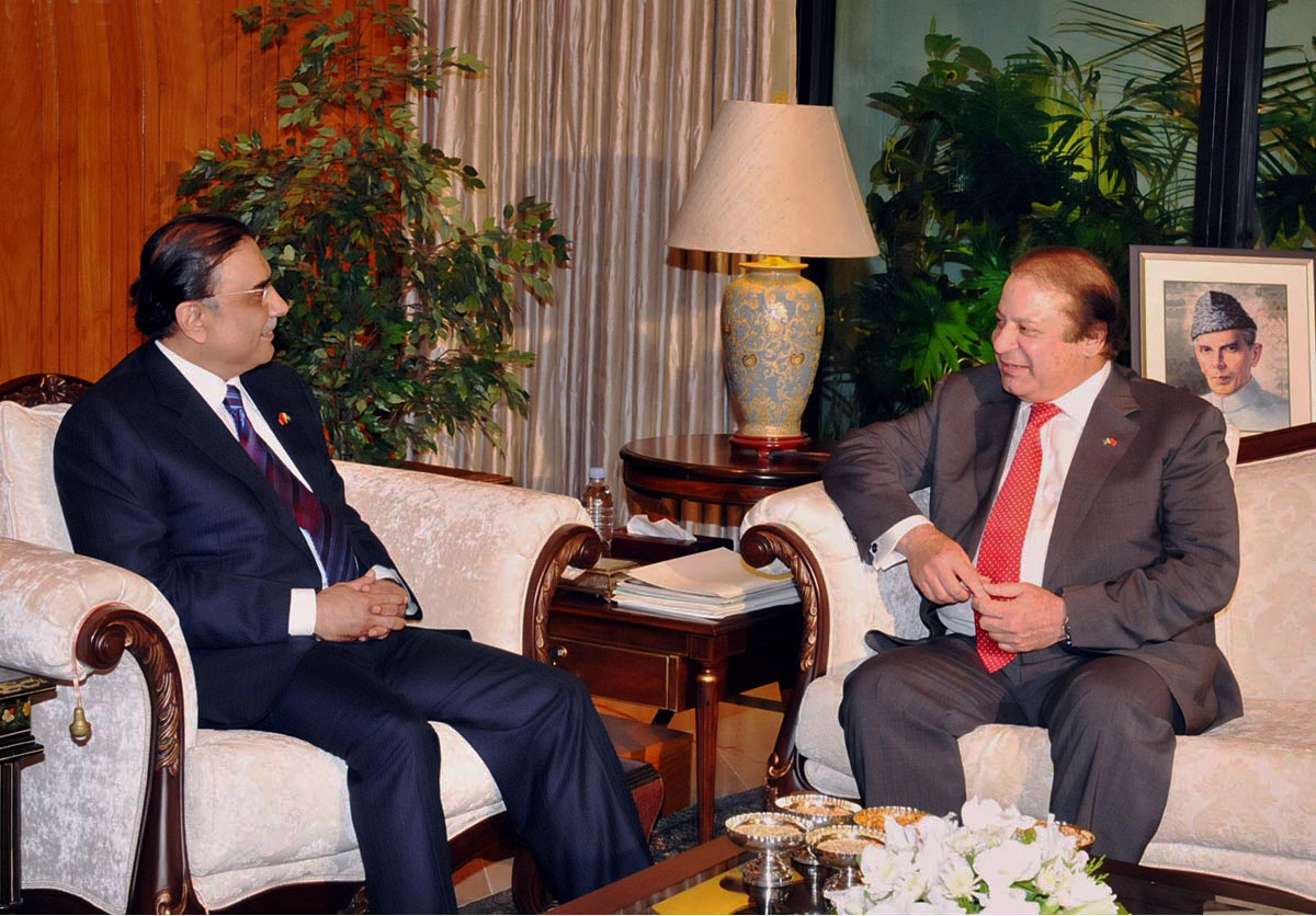 president asif ali zardari and nawaz sharif exchange views during a meeting on the sidelines of a luncheon for the chinese premier photo online