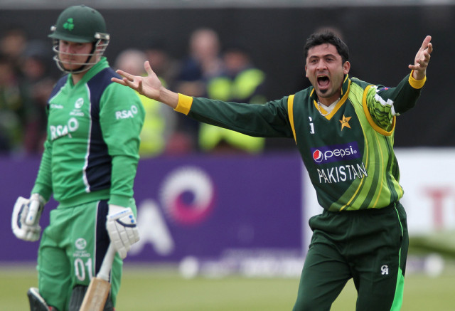 pakistan 039 s junaid khan r disputes a call as ireland 039 s paul stirling l looks on during the first odi between pakistan and ireland at clontarf cricket club in dublin photo afp pakistan 039 s junaid khan r disputes a call as ireland 039 s paul stirling l looks on during the first odi between pakistan and ireland at clontarf cricket club in dublin photo afp
