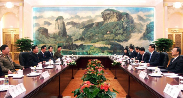 north korea 039 s envoy director of the korean poeple 039 s army kpa general political bureau choe ryong hae 2nd r talking with chinese president xi jinping 2nd l at the great hall of the people in beijing photo afp north korea 039 s envoy director of the korean poeple 039 s army kpa general political bureau choe ryong hae 2nd r talking with chinese president xi jinping 2nd l at the great hall of the people in beijing photo afp