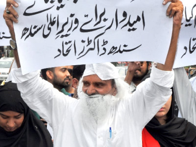 unusual protest sindh doctors say shah unfit to become cm unusual protest sindh doctors say shah unfit to become cm