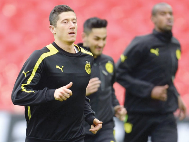 lewandowski is said to be waiting for his club and bayern to come to an agreement photo afp lewandowski is said to be waiting for his club and bayern to come to an agreement photo afp