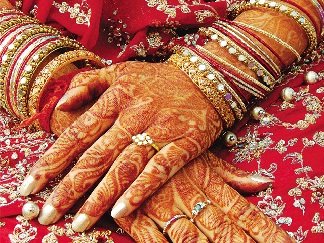 fake marriage bride flees with cash jewellery
