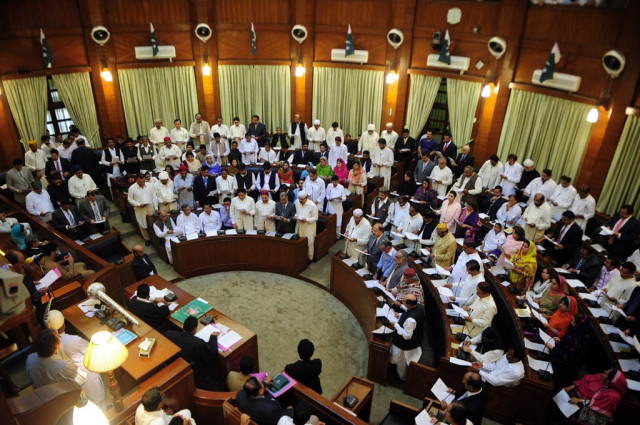 newly elected northwestern sindh provincial assembly members take an oath at the provincial assembly building in karachi on may 29 2013 photo afp newly elected northwestern sindh provincial assembly members take an oath at the provincial assembly building in karachi on may 29 2013 photo afp