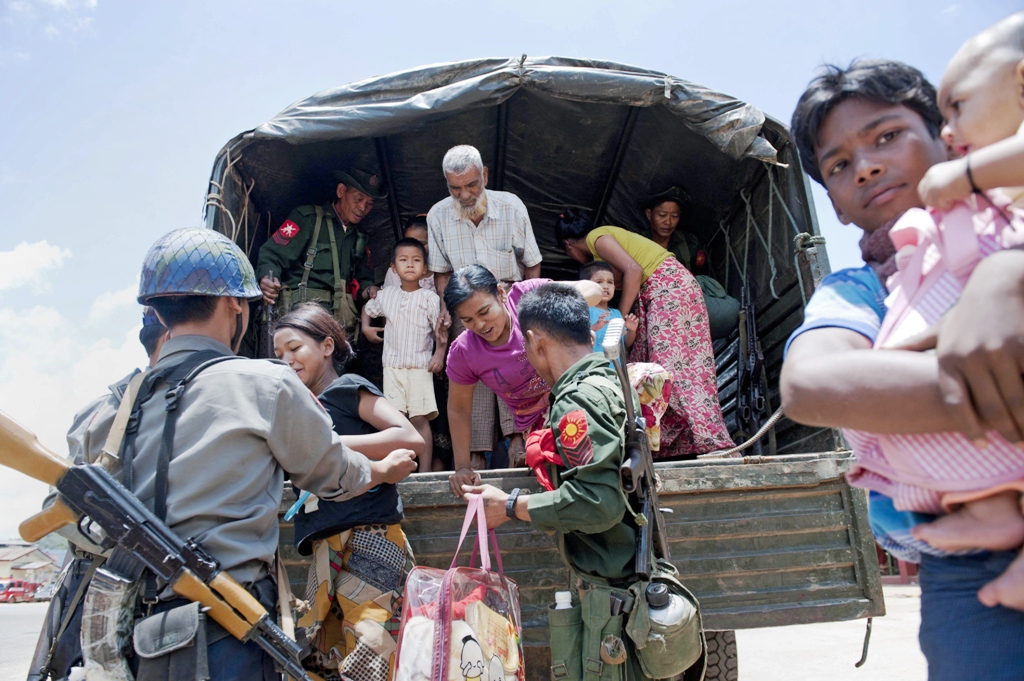 muslim families are helped by soldiers as they arrive to take temporary shelter at a monastery in lashio in eastern myanmar 039 s shan state on may 30 2013 photo afp