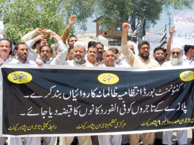 demonstrating against demolition traders protest against forced evacuation