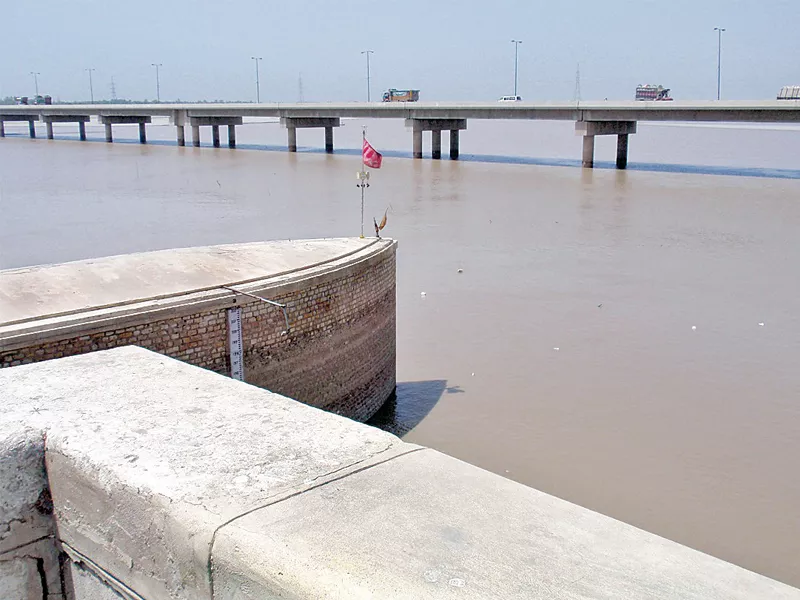 the red flag at the end of the pier between gates 32 and 33 of the sukkur barrage is a spot where the spirit of a saint is said to reside photo express the red flag at the end of the pier between gates 32 and 33 of the sukkur barrage is a spot where the spirit of a saint is said to reside photo express