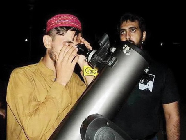people who turned up to the event organised on saturday by the karachi astronomers society at zamzama park take a look through the telescope set up there photos courtesy karachi astromers society people who turned up to the event organised on saturday by the karachi astronomers society at zamzama park take a look through the telescope set up there photos courtesy karachi astromers society
