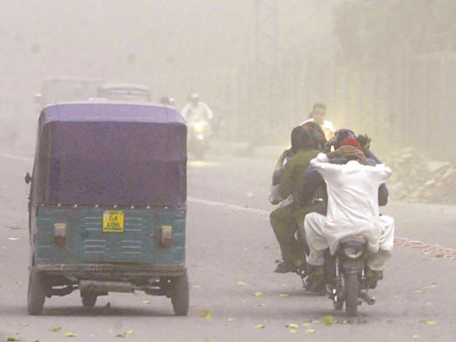 traffic navigating in difficult conditions caused by the duststorm in peshawar photo ppi traffic navigating in difficult conditions caused by the duststorm in peshawar photo ppi